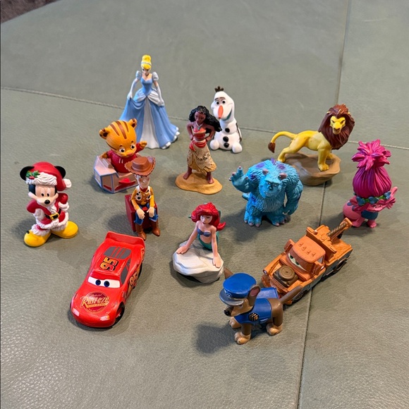 Tonies Box with Figurines Bundle - Picture 6 of 10